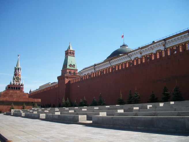 Wall beteen Nikol. & Senate Towers